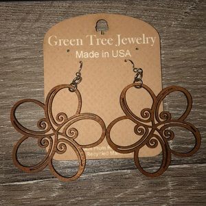 Green Tree Earrings 🌲